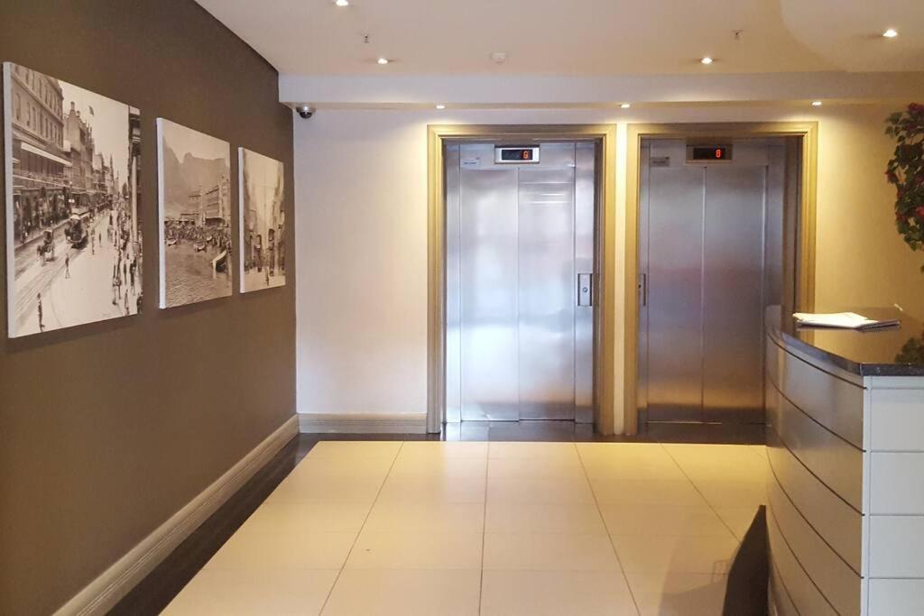 Four Seasons 818- Spacious Cbd Studio - Onsite Parking, Gym & Rooftop Pool Apartment Cape Town Exterior photo
