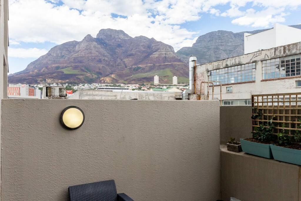 Four Seasons 818- Spacious Cbd Studio - Onsite Parking, Gym & Rooftop Pool Apartment Cape Town Exterior photo