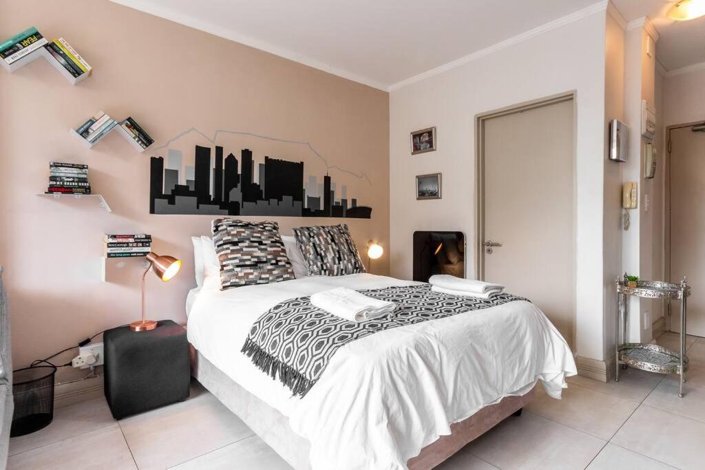 Four Seasons 818- Spacious Cbd Studio - Onsite Parking, Gym & Rooftop Pool Apartment Cape Town Exterior photo
