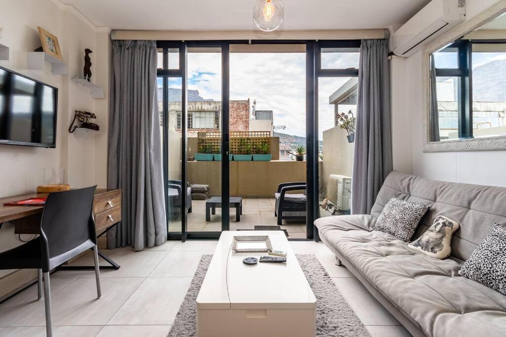 Four Seasons 818- Spacious Cbd Studio - Onsite Parking, Gym & Rooftop Pool Apartment Cape Town Exterior photo